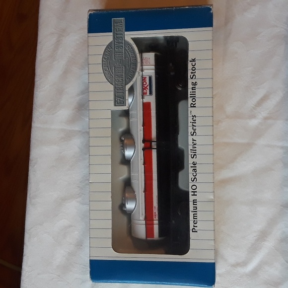 2 Bachmann Premium HO Scale Silver Series Rolling Stock - Picture 2 of 7